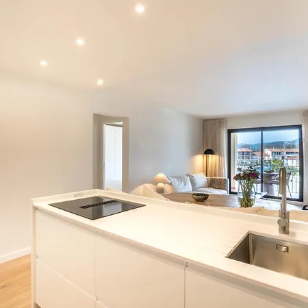 Av Experiences - Port *